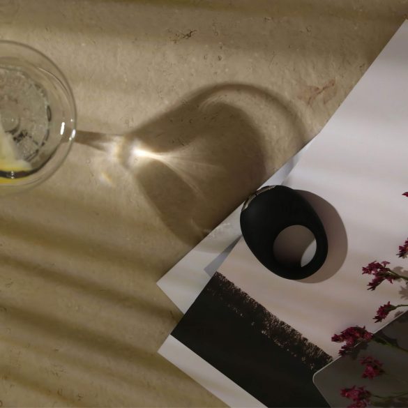 Je Joue Mio - вибриращ пръстен за пенис - акумулаторен, водоустойчив, черен